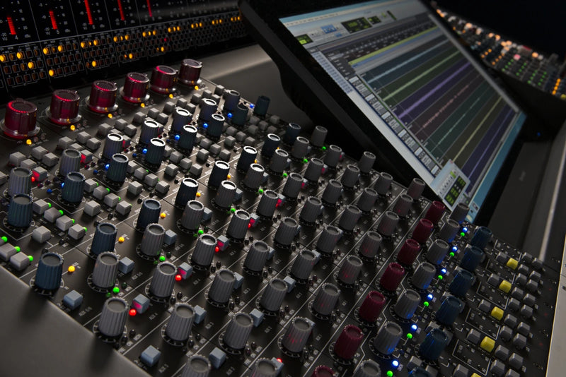 Neve Genesys Black G64- 48 Faders,32 canales